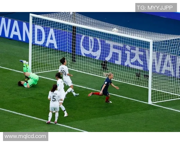 韩国女友亲临赛场为足球明星加油助威感受激情与魅力